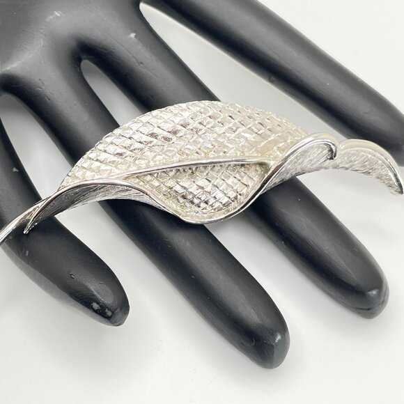 Vintage CORO Silver Tone Morning Leaf Brooch Pin Signed Designer Jewelry Texture - Picture 8 of 10
